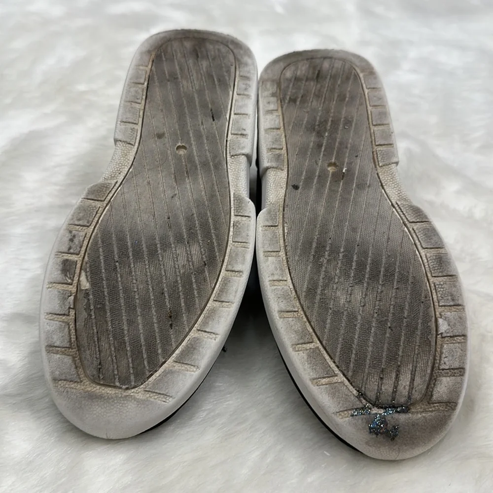 DKNY black slip on tennis shoe size 3